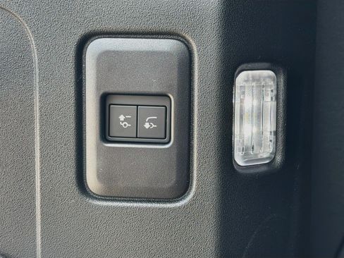 New 2026 Land Rover Defender 110 X-Dynamic SE AWD/4WD image 44