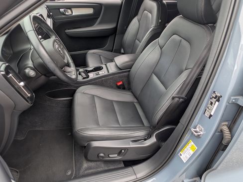 Used 2021 Volvo XC40 T5 Momentum AWD/4WD image 16