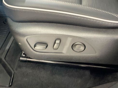 Used 2026 Buick Enclave Sport Touring w/ Power Package FWD image 11