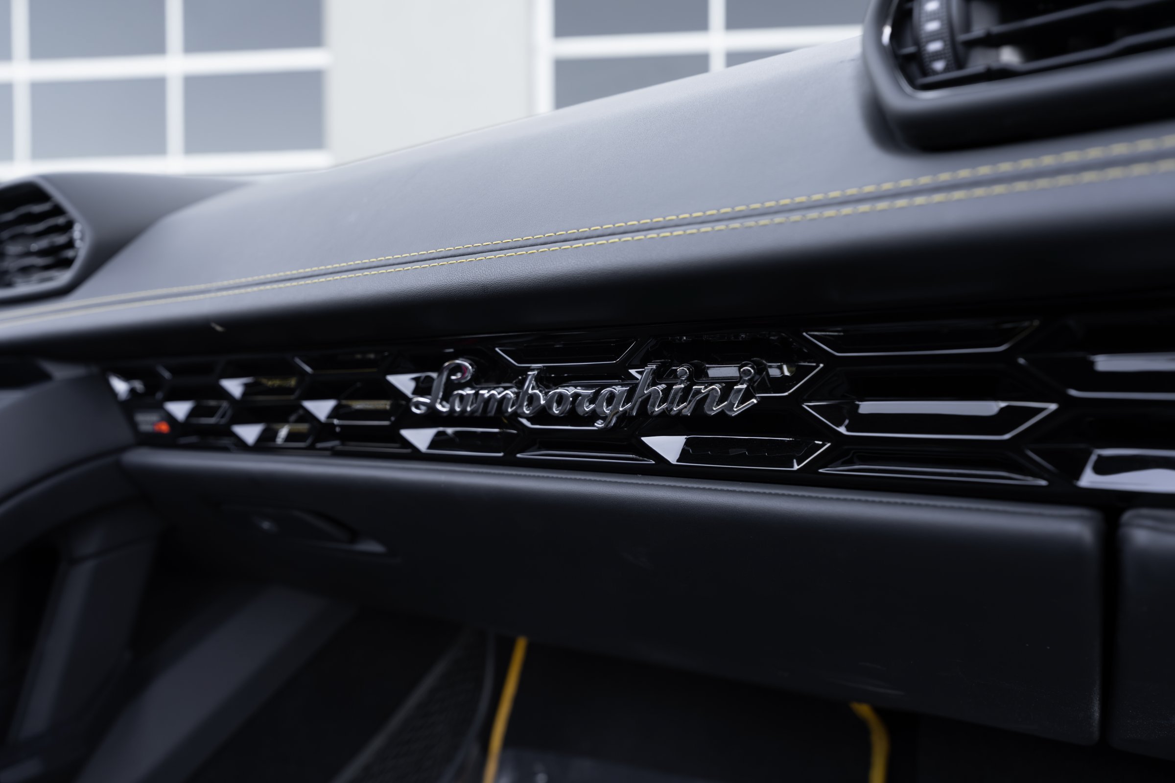 Used 2023 Lamborghini Huracan EVO RWD image 51