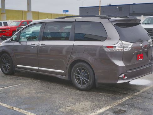 Used 2014 Toyota Sienna SE FWD image 14