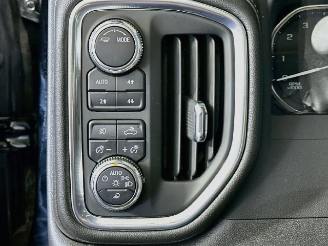 Used 2022 GMC Sierra 1500 AT4 w/ AT4 Preferred Package AWD/4WD image 11