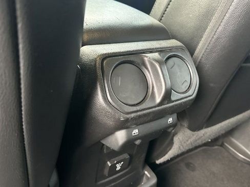 Used 2020 Jeep Wrangler Unlimited Sahara image 26
