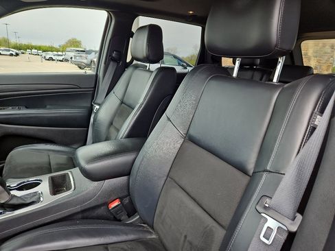 Used 2021 Jeep Grand Cherokee Laredo X AWD/4WD image 7