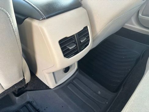 Used 2020 Ford Fusion SE image 32