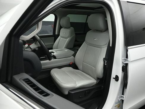 Used 2025 Ford Expedition Platinum AWD/4WD image 9