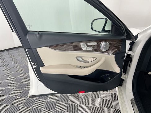 Used 2017 Mercedes-Benz E 300 4MATIC image 18