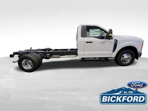 New 2026 Ford F350 XL w/ XL Chrome Package RWD image 4