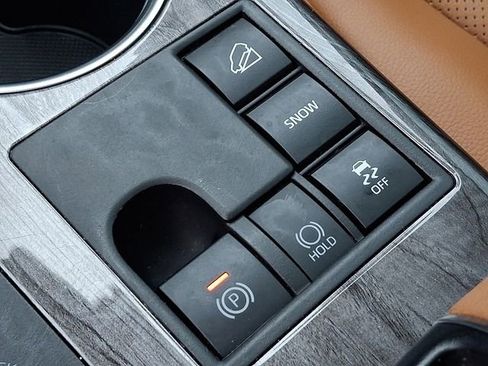 Used 2023 Toyota Highlander Platinum image 28