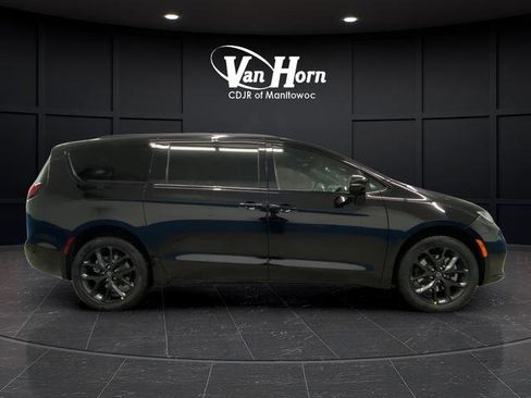 New 2026 Chrysler Pacifica Limited w/ S Appearance Package AWD/4WD image 2