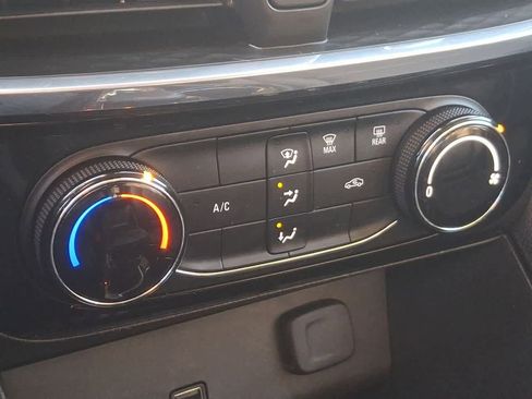 Used 2024 Buick Encore GX Sport Touring image 25