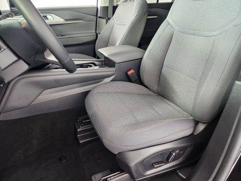 Used 2025 Ford Explorer Active image 11