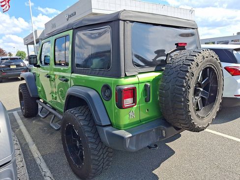 Used 2018 Jeep Wrangler Unlimited Sport AWD/4WD image 3