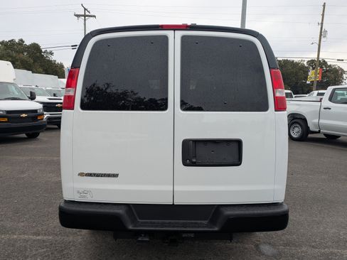 Used 2025 Chevrolet Express 3500 LS RWD image 7