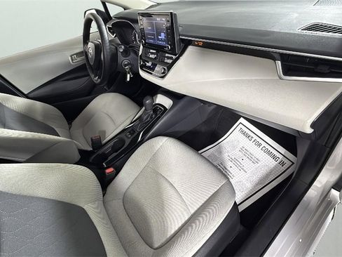Used 2022 Toyota Corolla LE image 32