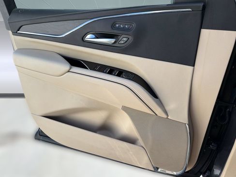 Certified 2024 Cadillac Escalade Premium Luxury AWD/4WD image 13