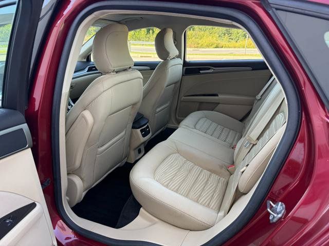 Used 2016 Ford Fusion SE FWD image 16