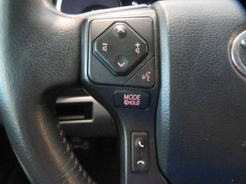 Used 2019 Toyota Sequoia SR5 AWD/4WD image 34