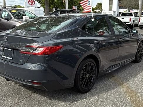 Used 2025 Toyota Camry SE image 9