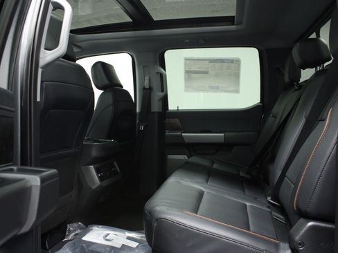 New 2026 Ford F250 Lariat w/ Black Appearance Package AWD/4WD image 13
