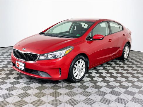 Used 2017 Kia Forte S image 3