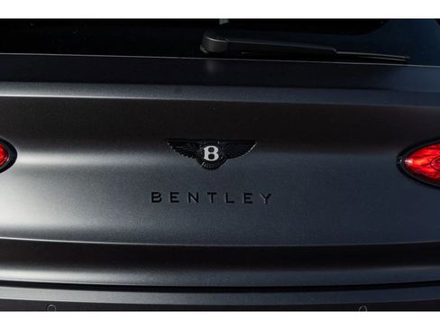 Used 2025 Bentley Bentayga image 11