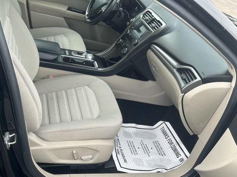 Used 2018 Ford Fusion SE image 18