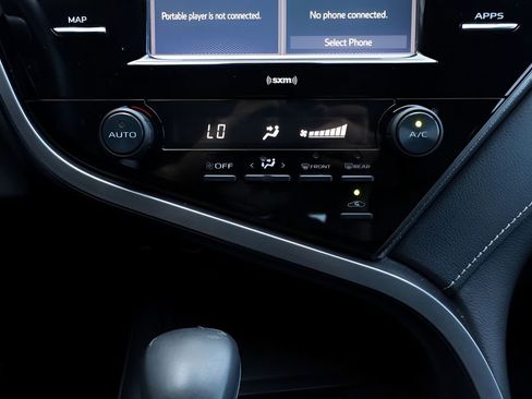 Used 2020 Toyota Camry SE FWD image 36