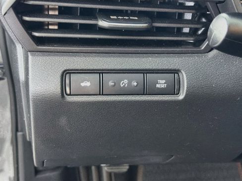 Used 2024 Nissan Altima 2.5 SR FWD image 16