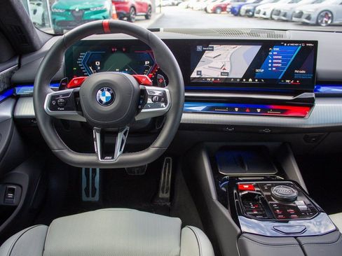 Used 2025 BMW M5 Touring image 13