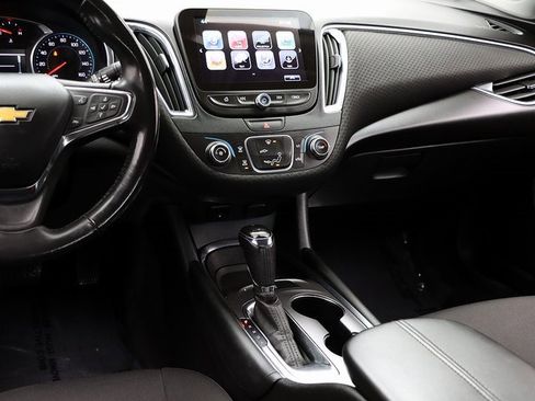 Used 2018 Chevrolet Malibu LT image 15