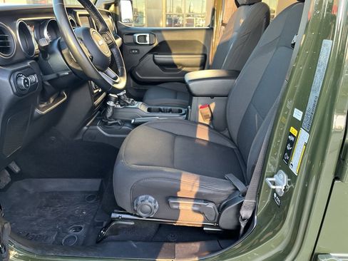 Used 2022 Jeep Gladiator Willys image 20