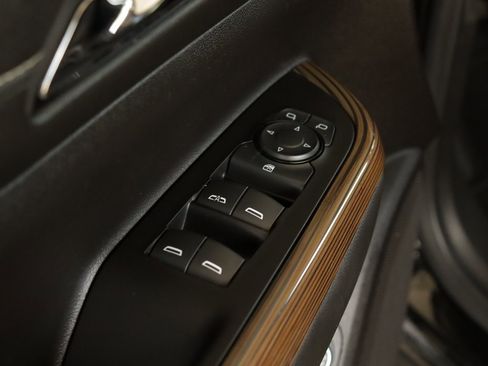 Used 2023 GMC Acadia SLE w/ Driver Convenience Package image 23