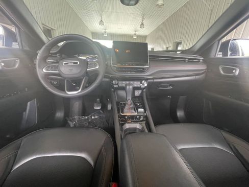 Used 2025 Jeep Compass Trailhawk image 31