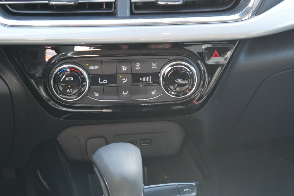 Used 2025 Chevrolet Trax LT w/ Driver Confidence Package FWD image 15