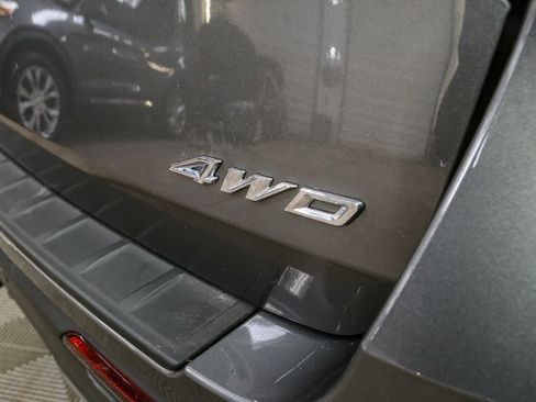 Used 2023 Ford Explorer XLT w/ Equipment Group 202A image 10