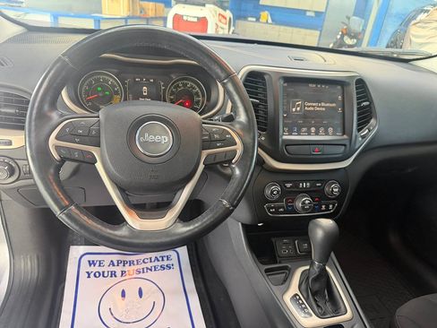 Used 2016 Jeep Cherokee Latitude FWD image 28