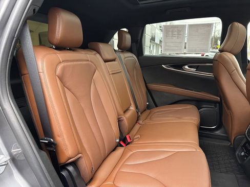 Used 2023 Lincoln Nautilus Reserve image 25