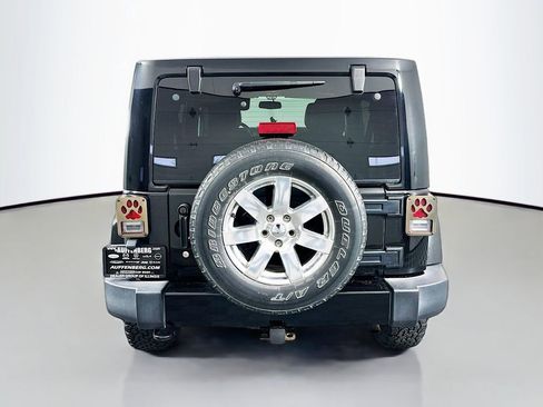 Used 2017 Jeep Wrangler Unlimited Sahara w/ Connectivity Group image 6