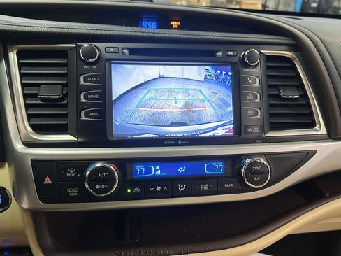 Used 2015 Toyota Highlander XLE image 23