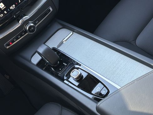 Certified 2025 Volvo XC60 B5 Plus image 26