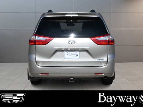 Used 2015 Toyota Sienna LE image 6