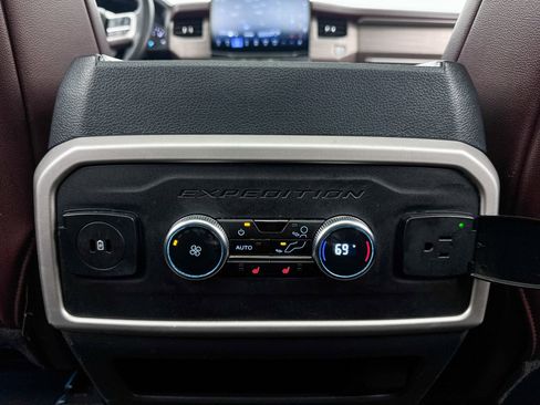 Used 2024 Ford Expedition Limited image 26