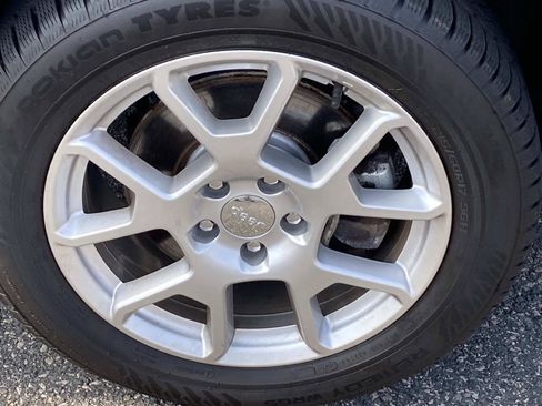 Used 2021 Jeep Renegade Latitude w/ Sun & Sound Group AWD/4WD image 28