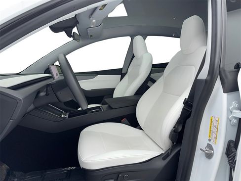 Used 2026 Tesla Model Y Long Range image 30