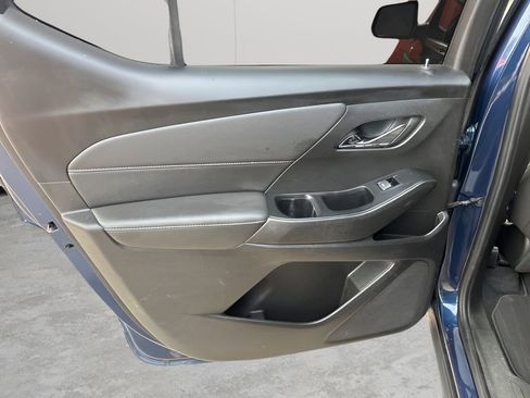 Used 2023 Chevrolet Traverse LT image 16