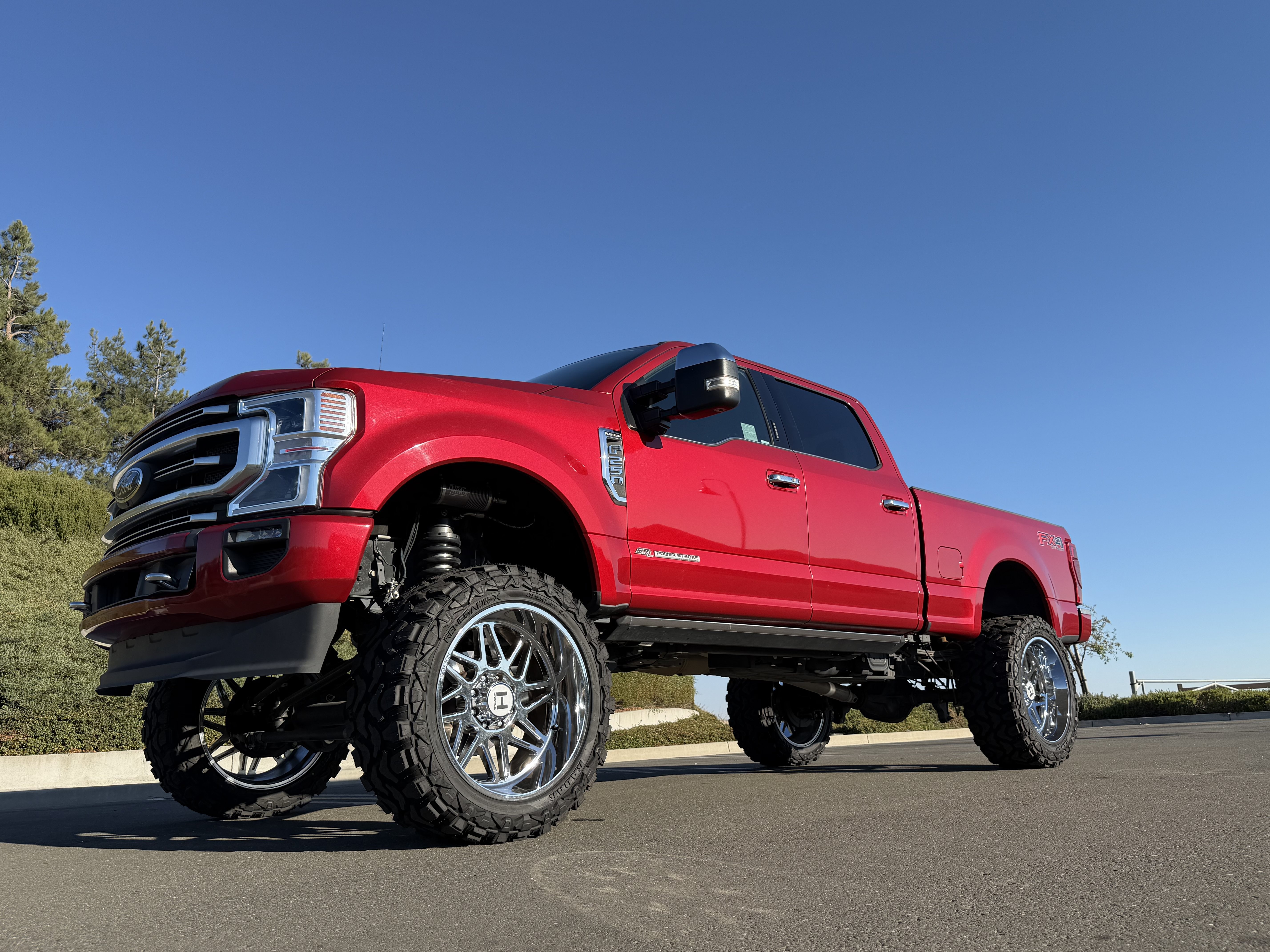 Used 2020 Ford F250 Platinum w/ FX4 Off-Road Package AWD/4WD image 2