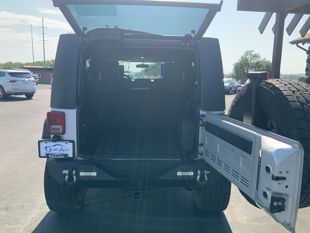 Used 2008 Jeep Wrangler Unlimited Sahara w/ Dual Top Group AWD/4WD image 17