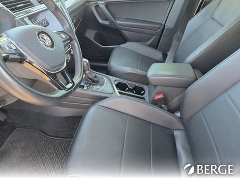 Used 2019 Volkswagen Tiguan SE w/ Panoramic Sunroof Package image 12