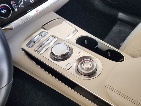 Used 2025 Genesis GV70 2.5T image 17